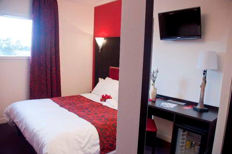 Brit Hotel Confort Alexia - Ла Сутерен Екстериор снимка