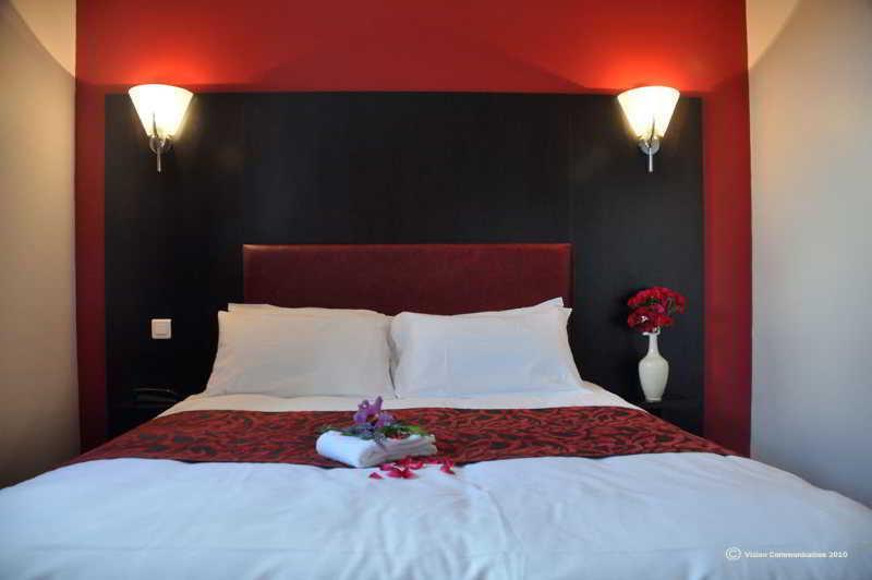 Brit Hotel Confort Alexia - Ла Сутерен Екстериор снимка