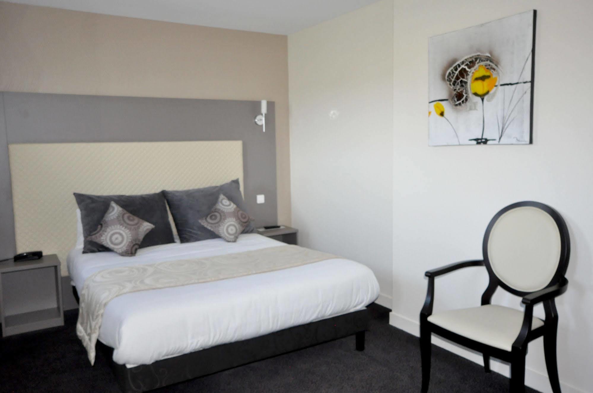 Brit Hotel Confort Alexia - Ла Сутерен Екстериор снимка